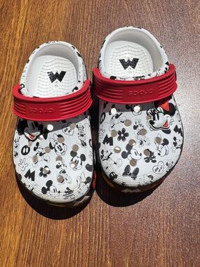 Crocs Kids C8 Mickey Mouse Clogs Red Strap White Black Slip On Shoes